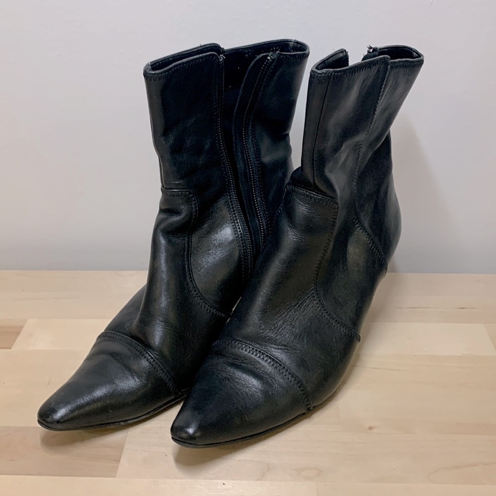 Black leather size 7 heeled boots
